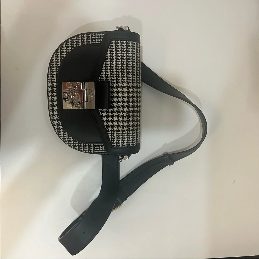 MCM houndstooth crossbody/ belt bag - Picture 2 of 6